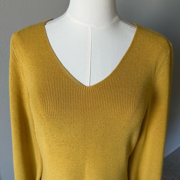 Nina Leonard Mustard V-Neck Bishop Sleeve Sweater Dress- M. - Picture 2 of 8